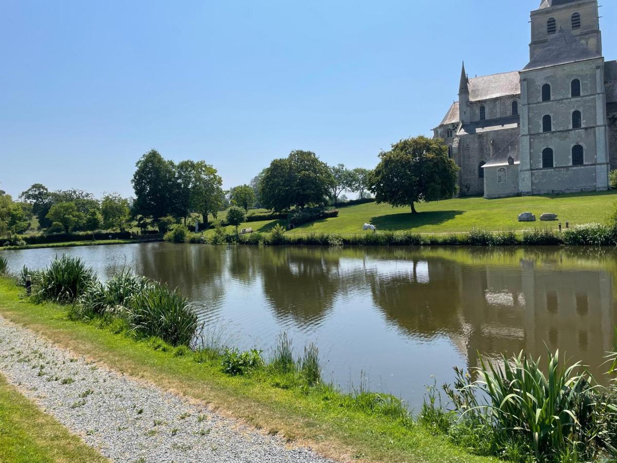 Le Courtil Vila Cerisy-la-Foret Exterior foto